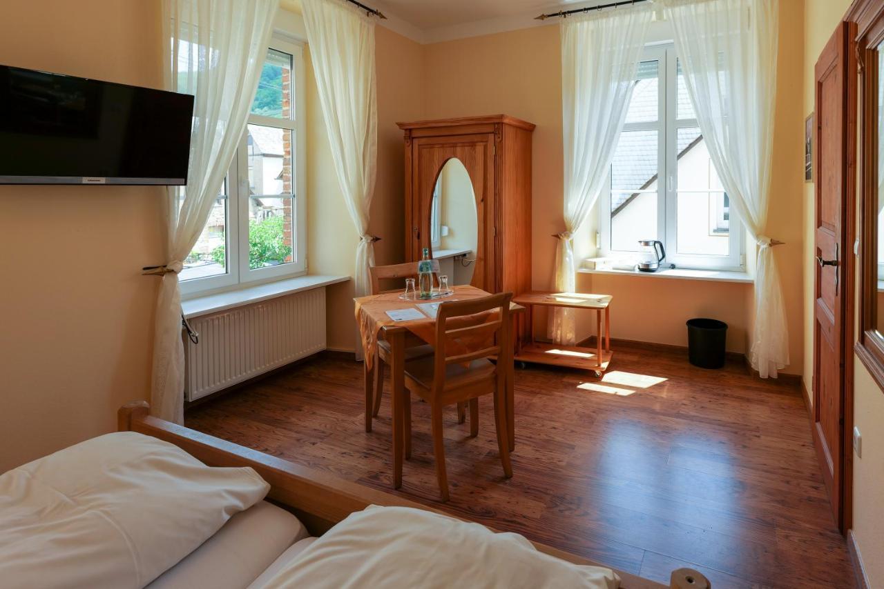Hotel Alte Buergermeisterei Ediger-Eller Ngoại thất bức ảnh