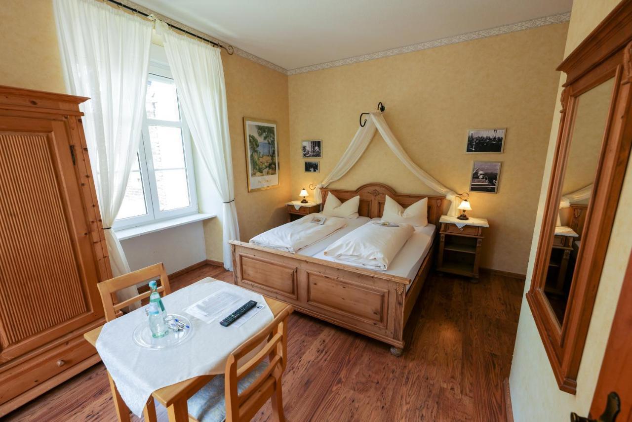 Hotel Alte Buergermeisterei Ediger-Eller Ngoại thất bức ảnh