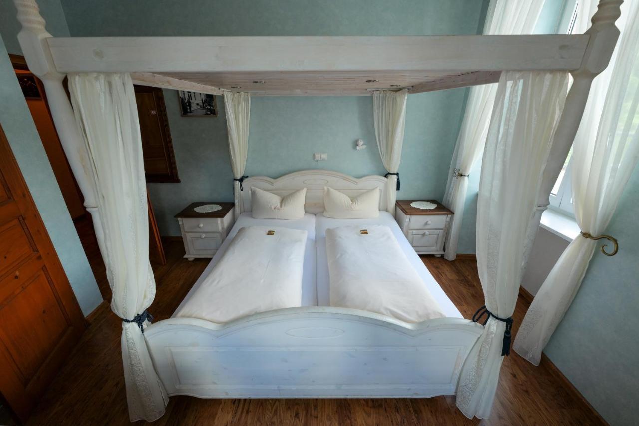 Hotel Alte Buergermeisterei Ediger-Eller Ngoại thất bức ảnh